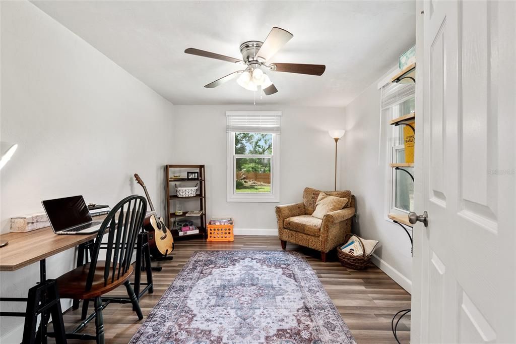 For Sale: $250,000 (2 beds, 1 baths, 780 Square Feet)