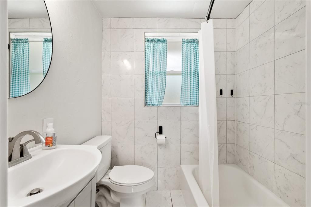 For Sale: $250,000 (2 beds, 1 baths, 780 Square Feet)