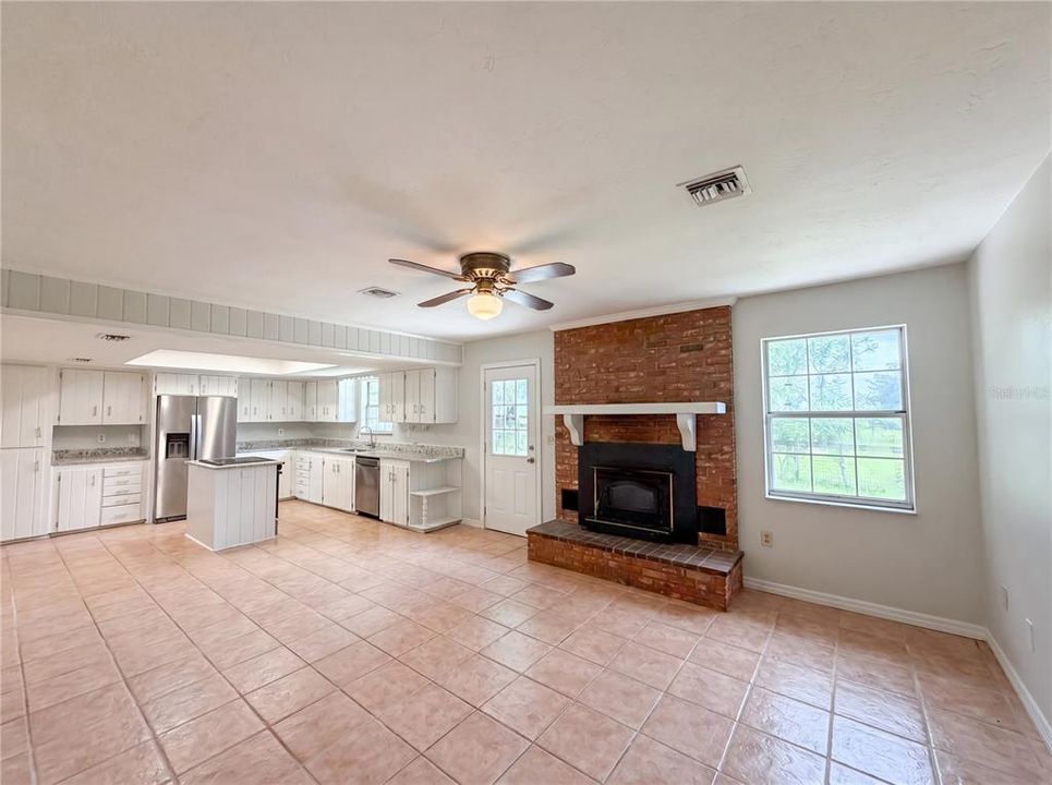 For Sale: $450,000 (3 beds, 2 baths, 1798 Square Feet)