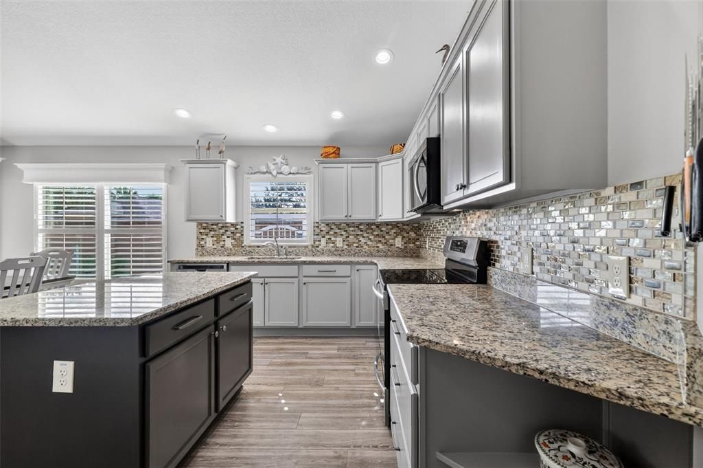 For Sale: $399,900 (3 beds, 2 baths, 1585 Square Feet)