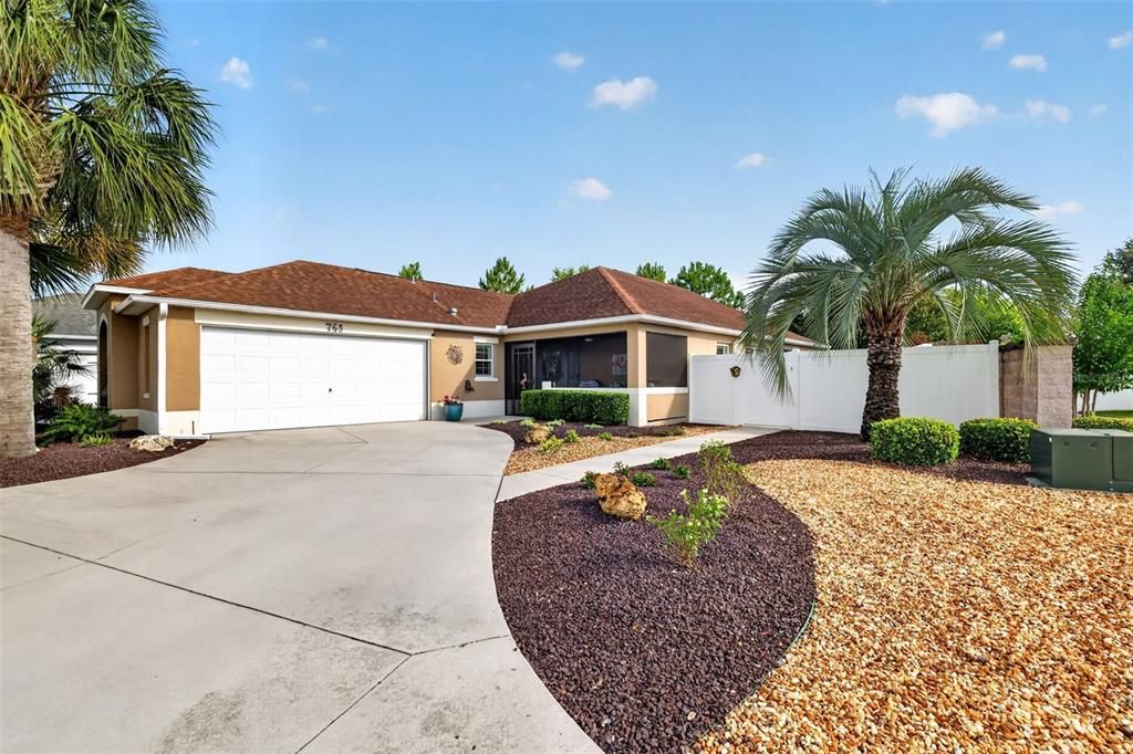 For Sale: $399,900 (3 beds, 2 baths, 1585 Square Feet)