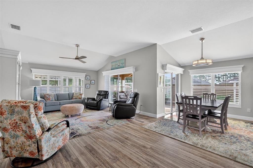For Sale: $399,900 (3 beds, 2 baths, 1585 Square Feet)