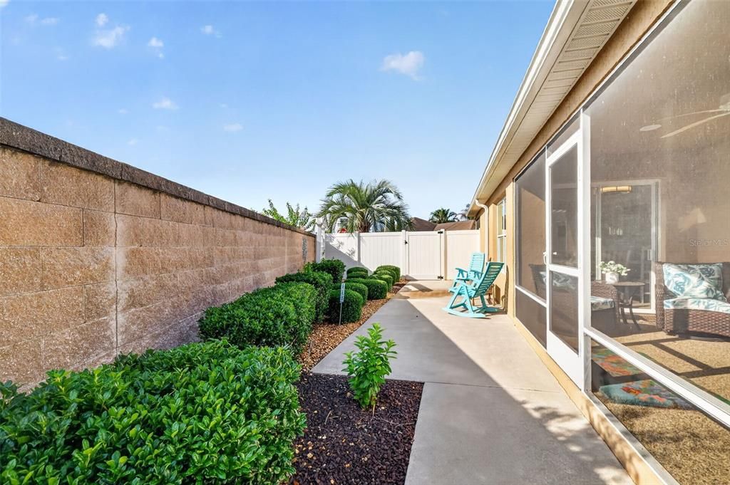 For Sale: $399,900 (3 beds, 2 baths, 1585 Square Feet)