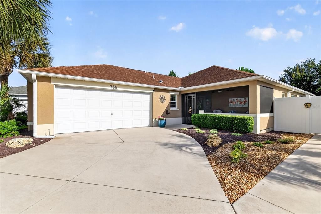 For Sale: $399,900 (3 beds, 2 baths, 1585 Square Feet)