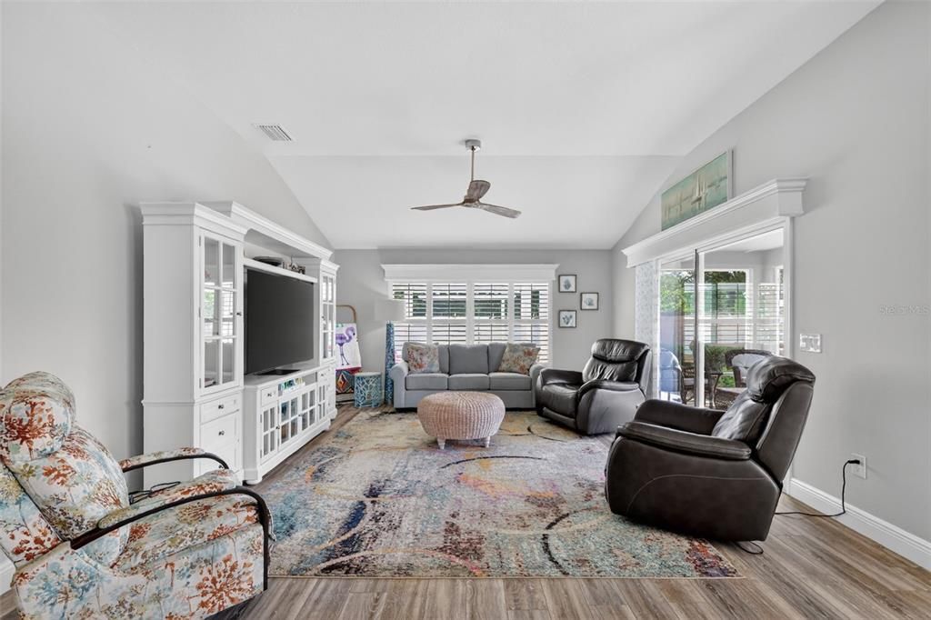 For Sale: $399,900 (3 beds, 2 baths, 1585 Square Feet)