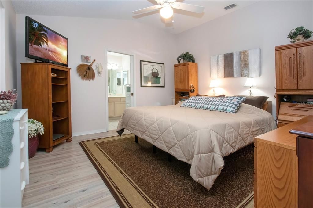 For Sale: $315,000 (2 beds, 2 baths, 1592 Square Feet)