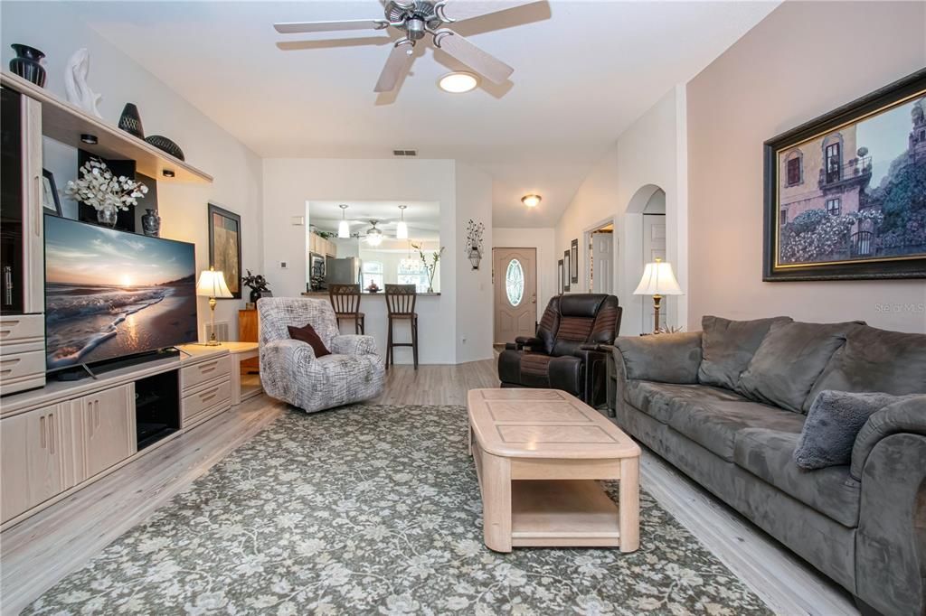 For Sale: $315,000 (2 beds, 2 baths, 1592 Square Feet)