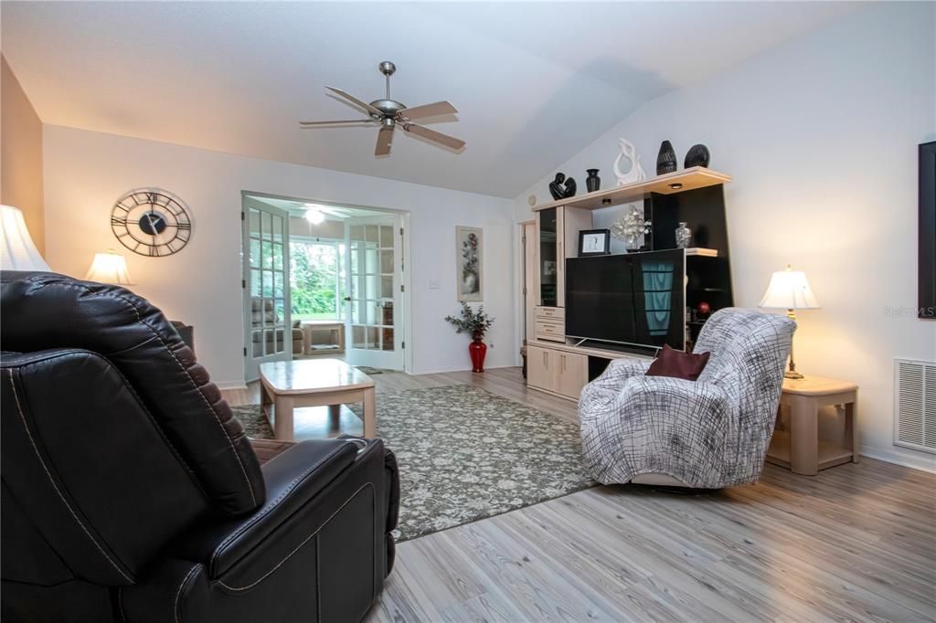 For Sale: $315,000 (2 beds, 2 baths, 1592 Square Feet)