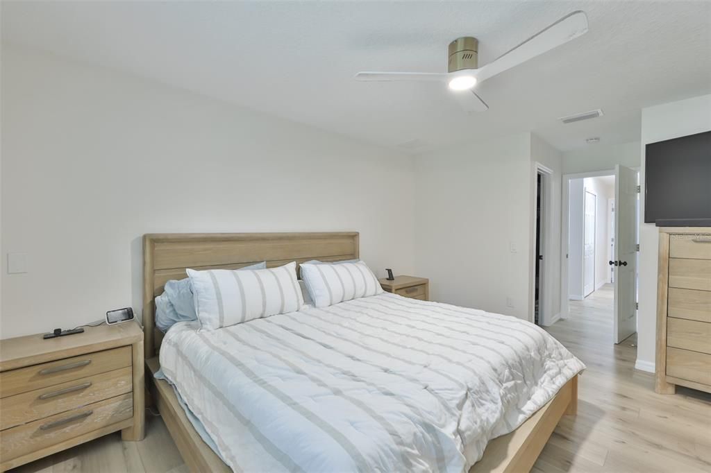For Sale: $450,000 (3 beds, 2 baths, 1608 Square Feet)