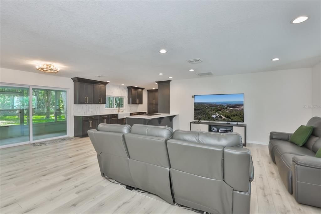 For Sale: $450,000 (3 beds, 2 baths, 1608 Square Feet)