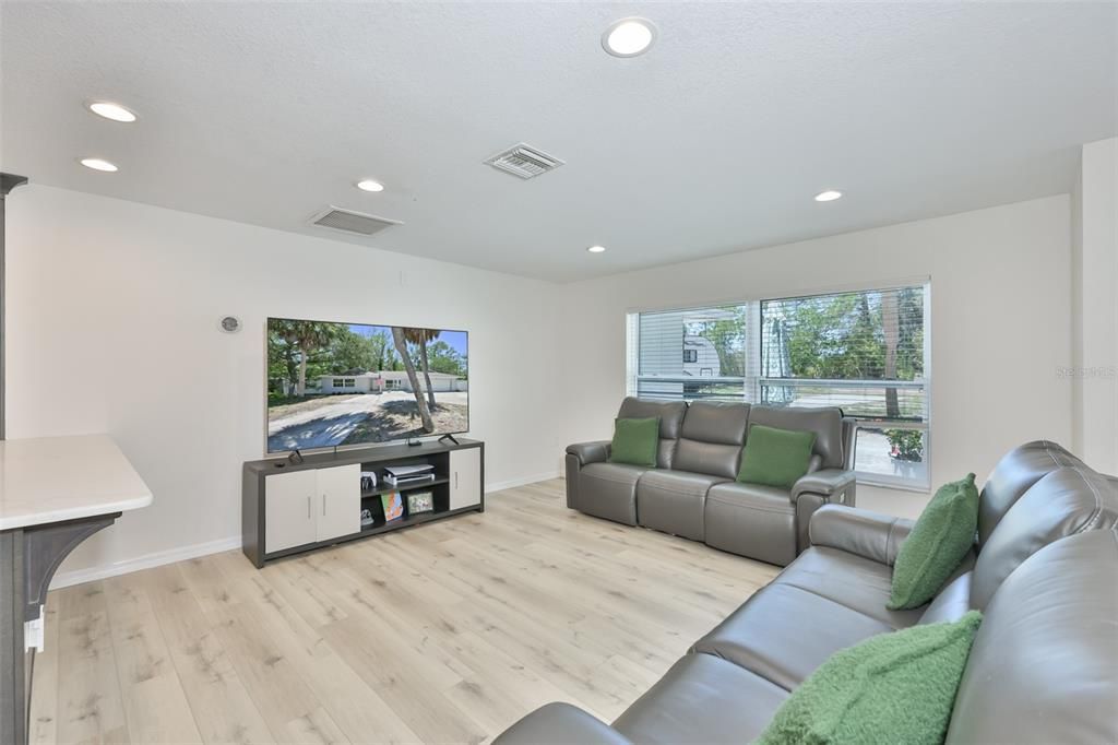 For Sale: $450,000 (3 beds, 2 baths, 1608 Square Feet)
