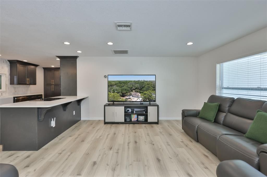 For Sale: $450,000 (3 beds, 2 baths, 1608 Square Feet)