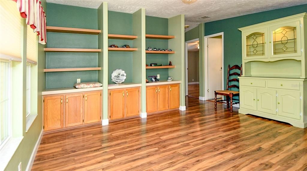 For Sale: $224,000 (3 beds, 2 baths, 1863 Square Feet)