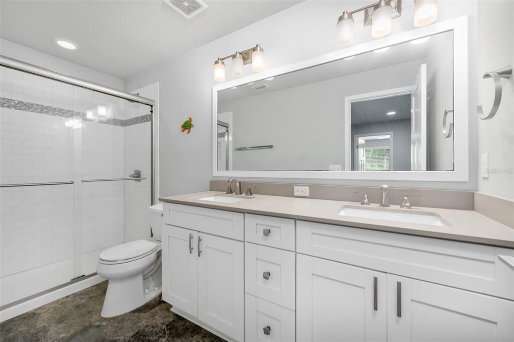 Activo con contrato: $699,900 (5 camas, 4 baños, 2144 Pies cuadrados)