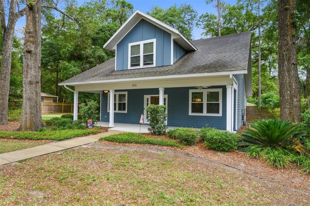 Activo con contrato: $699,900 (5 camas, 4 baños, 2144 Pies cuadrados)