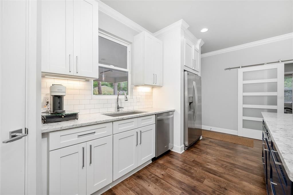 Activo con contrato: $699,900 (5 camas, 4 baños, 2144 Pies cuadrados)