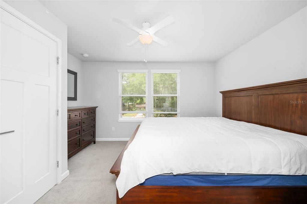 Activo con contrato: $699,900 (5 camas, 4 baños, 2144 Pies cuadrados)