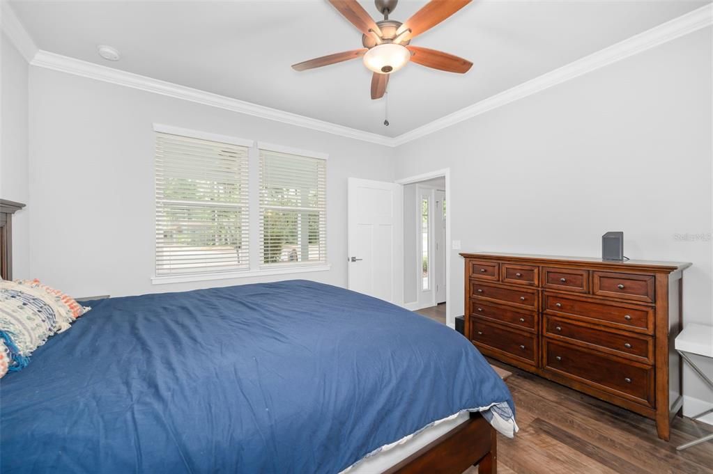 Activo con contrato: $699,900 (5 camas, 4 baños, 2144 Pies cuadrados)