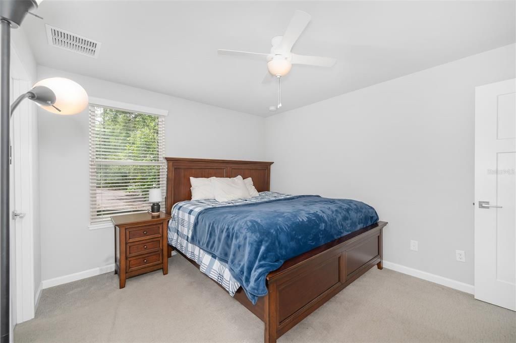 Activo con contrato: $699,900 (5 camas, 4 baños, 2144 Pies cuadrados)