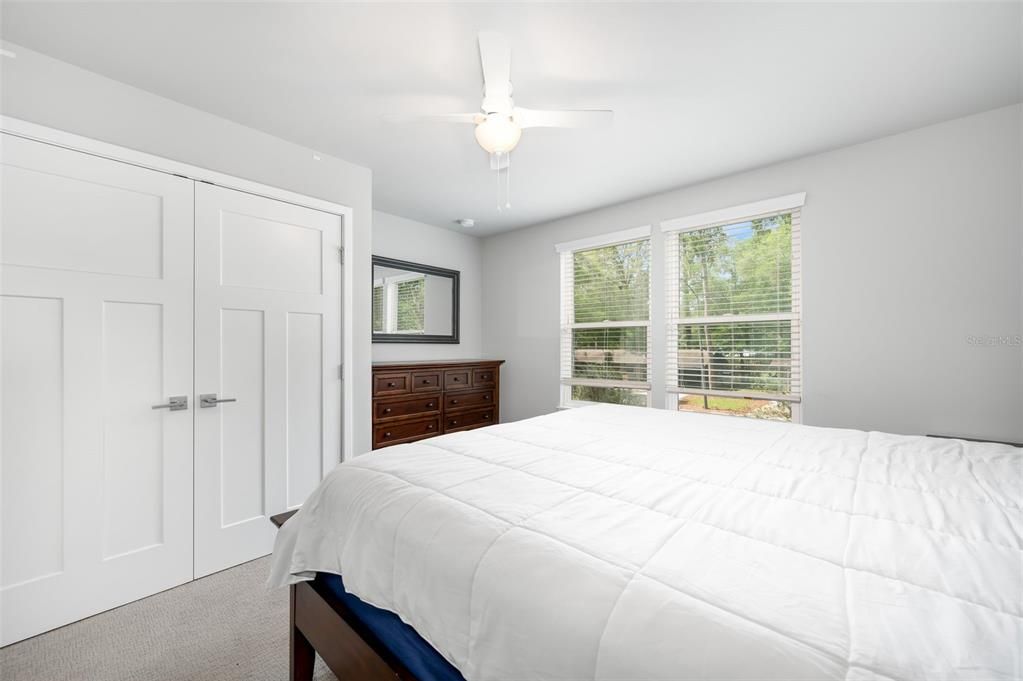 Activo con contrato: $699,900 (5 camas, 4 baños, 2144 Pies cuadrados)
