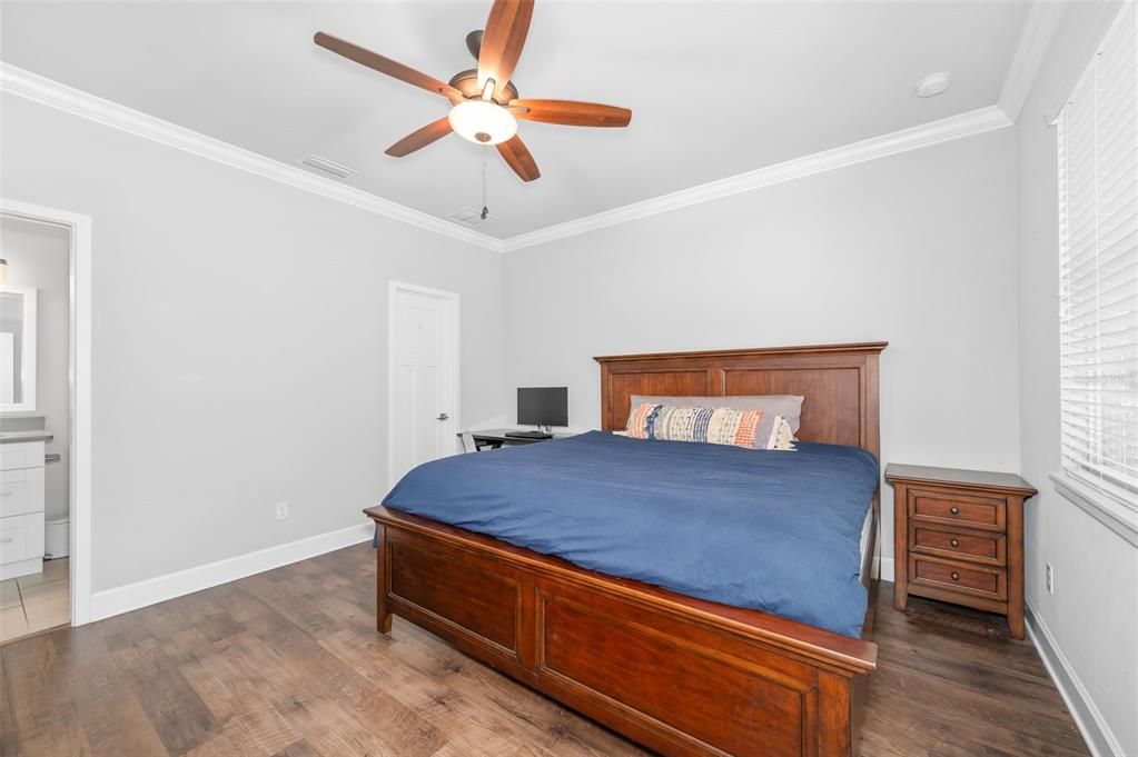 Activo con contrato: $699,900 (5 camas, 4 baños, 2144 Pies cuadrados)