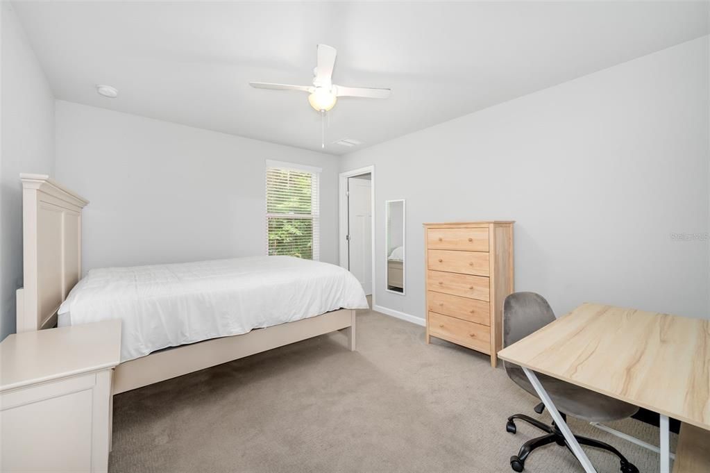 Activo con contrato: $699,900 (5 camas, 4 baños, 2144 Pies cuadrados)