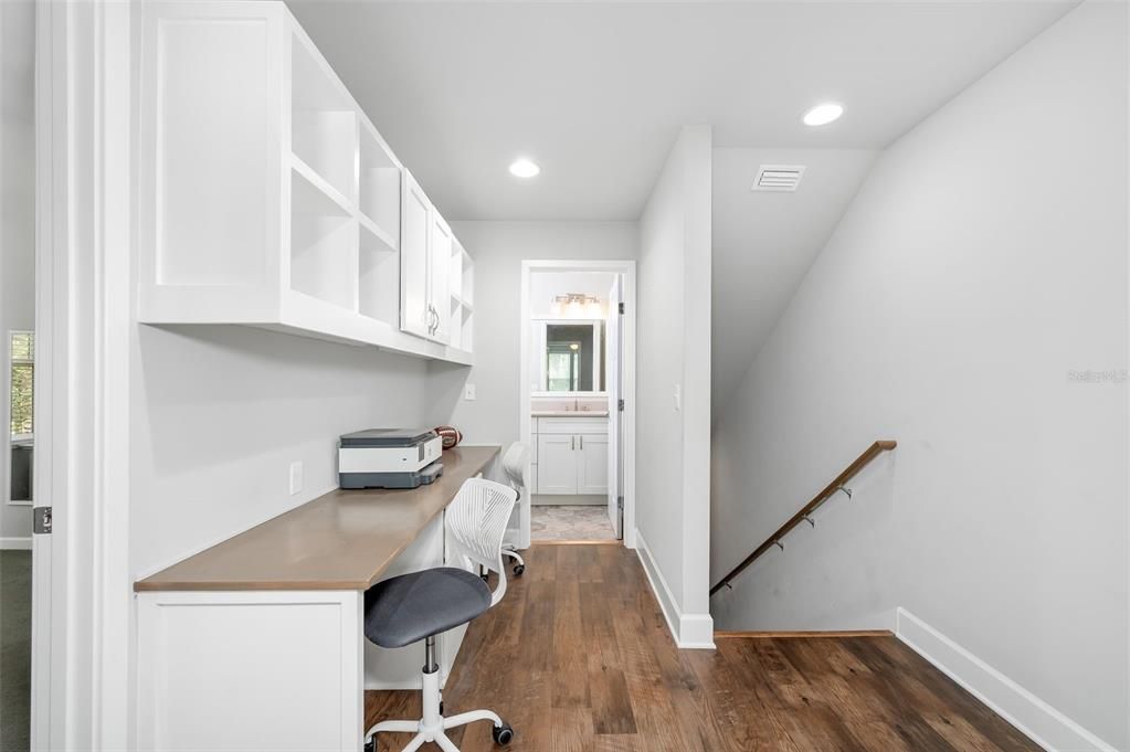 Activo con contrato: $699,900 (5 camas, 4 baños, 2144 Pies cuadrados)
