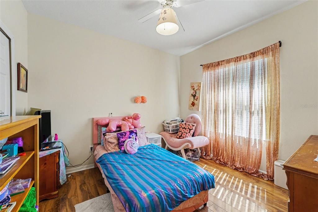 На продажу: $449,900 (3 спален, 2 ванн, 2100 Квадратных фут)