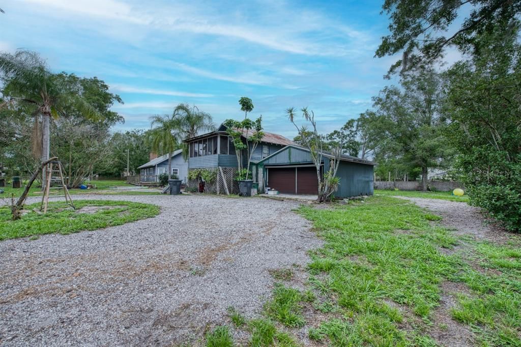 For Sale: $450,000 (3 beds, 3 baths, 1536 Square Feet)