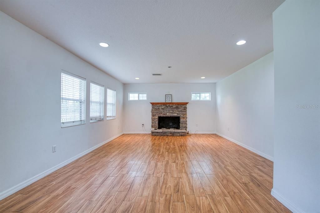 For Sale: $450,000 (3 beds, 3 baths, 1536 Square Feet)