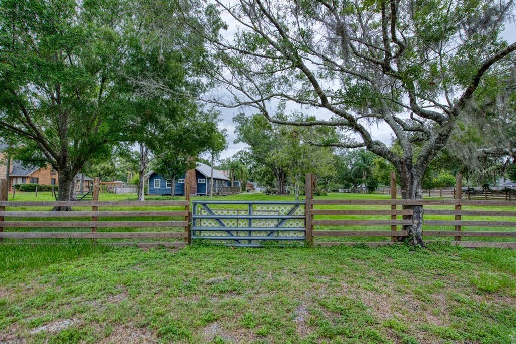 For Sale: $450,000 (3 beds, 3 baths, 1536 Square Feet)