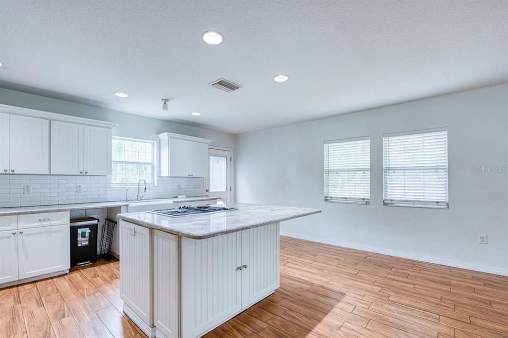 For Sale: $450,000 (3 beds, 3 baths, 1536 Square Feet)
