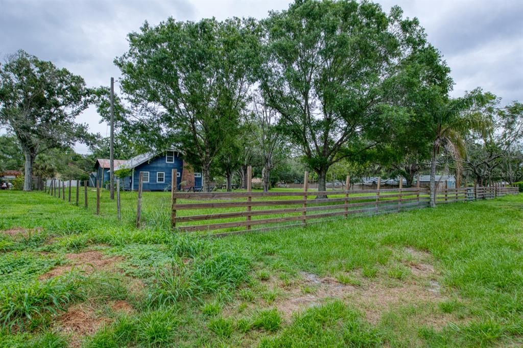 For Sale: $450,000 (3 beds, 3 baths, 1536 Square Feet)
