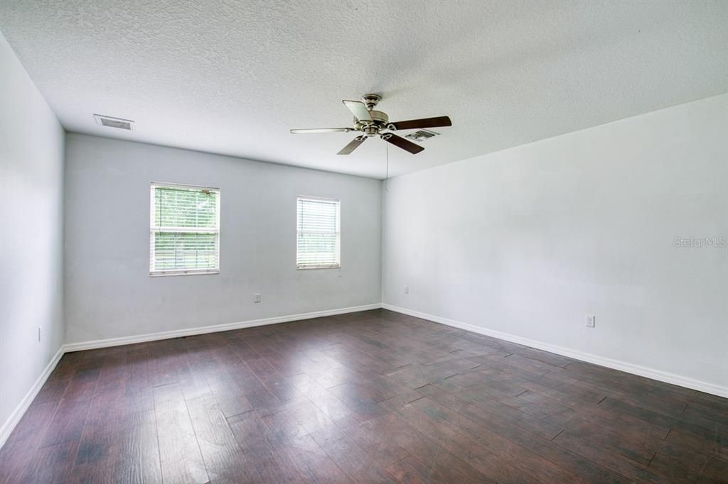 For Sale: $450,000 (3 beds, 3 baths, 1536 Square Feet)