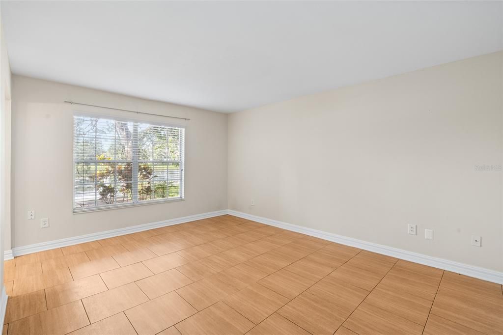 Active With Contract: $258,000 (2 beds, 2 baths, 1208 Square Feet)