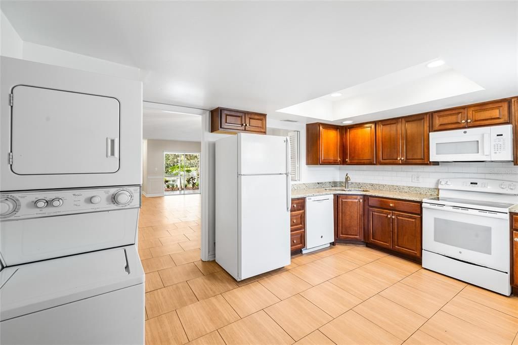Active With Contract: $258,000 (2 beds, 2 baths, 1208 Square Feet)