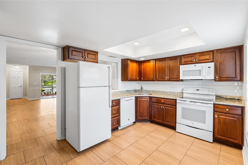 Active With Contract: $258,000 (2 beds, 2 baths, 1208 Square Feet)