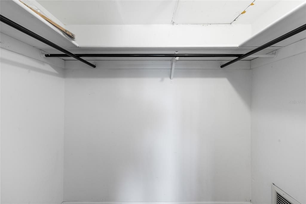 Active With Contract: $258,000 (2 beds, 2 baths, 1208 Square Feet)