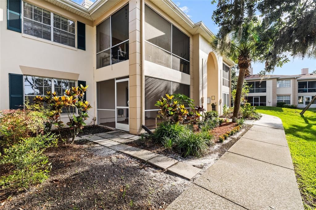 Active With Contract: $258,000 (2 beds, 2 baths, 1208 Square Feet)