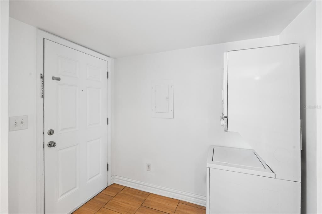 Active With Contract: $258,000 (2 beds, 2 baths, 1208 Square Feet)