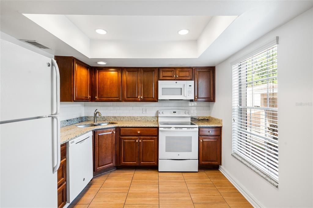 Active With Contract: $258,000 (2 beds, 2 baths, 1208 Square Feet)