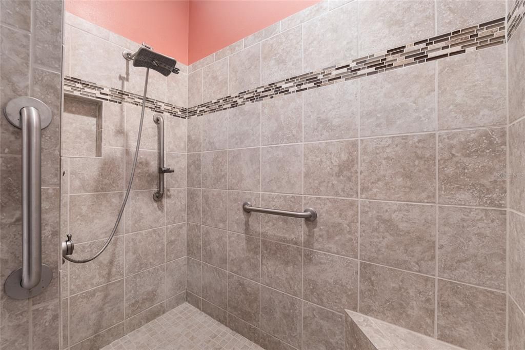 En Venta: $537,000 (3 camas, 2 baños, 2020 Pies cuadrados)