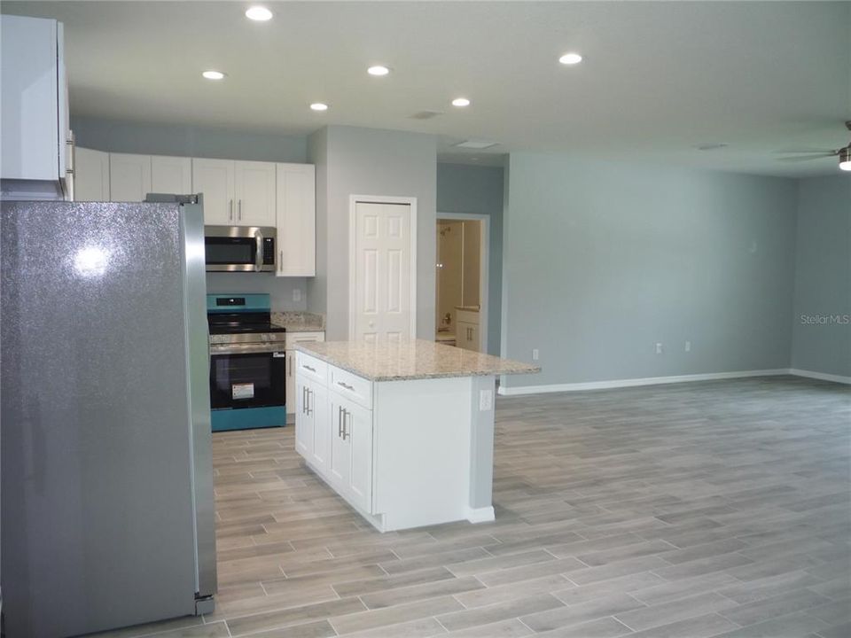 For Sale: $279,000 (3 beds, 2 baths, 1549 Square Feet)