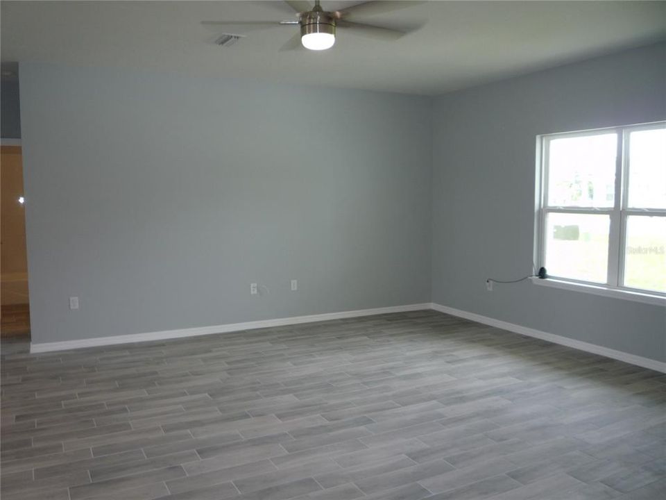 For Sale: $279,000 (3 beds, 2 baths, 1549 Square Feet)