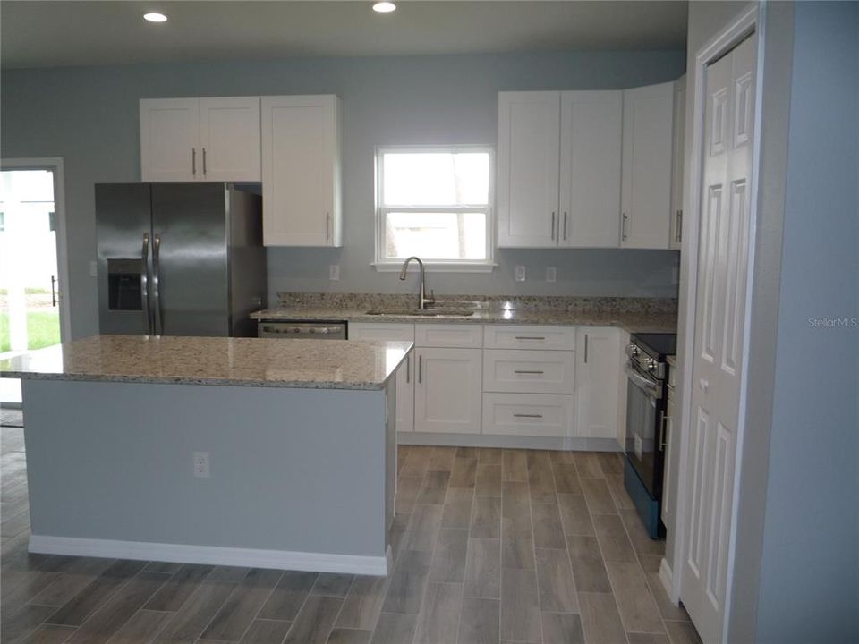 For Sale: $279,000 (3 beds, 2 baths, 1549 Square Feet)