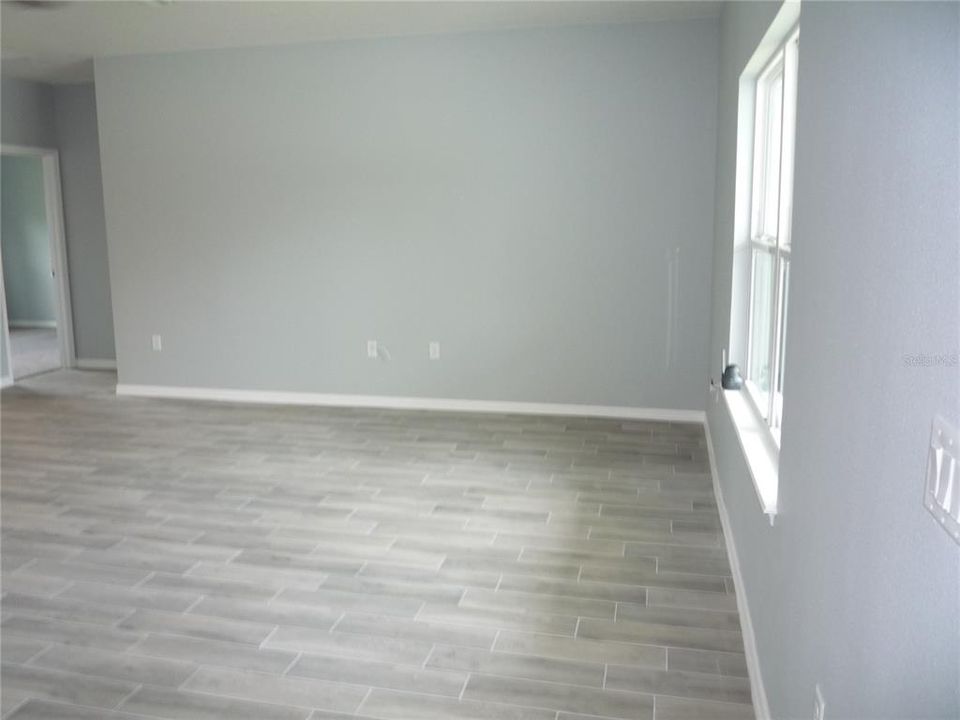 For Sale: $279,000 (3 beds, 2 baths, 1549 Square Feet)