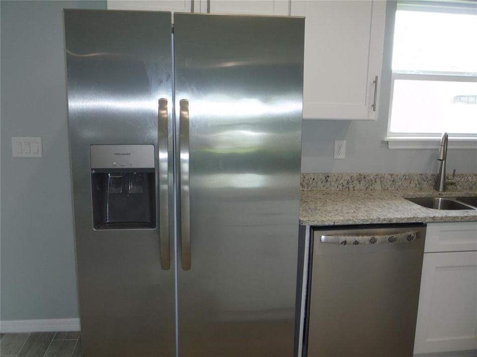 For Sale: $279,000 (3 beds, 2 baths, 1549 Square Feet)