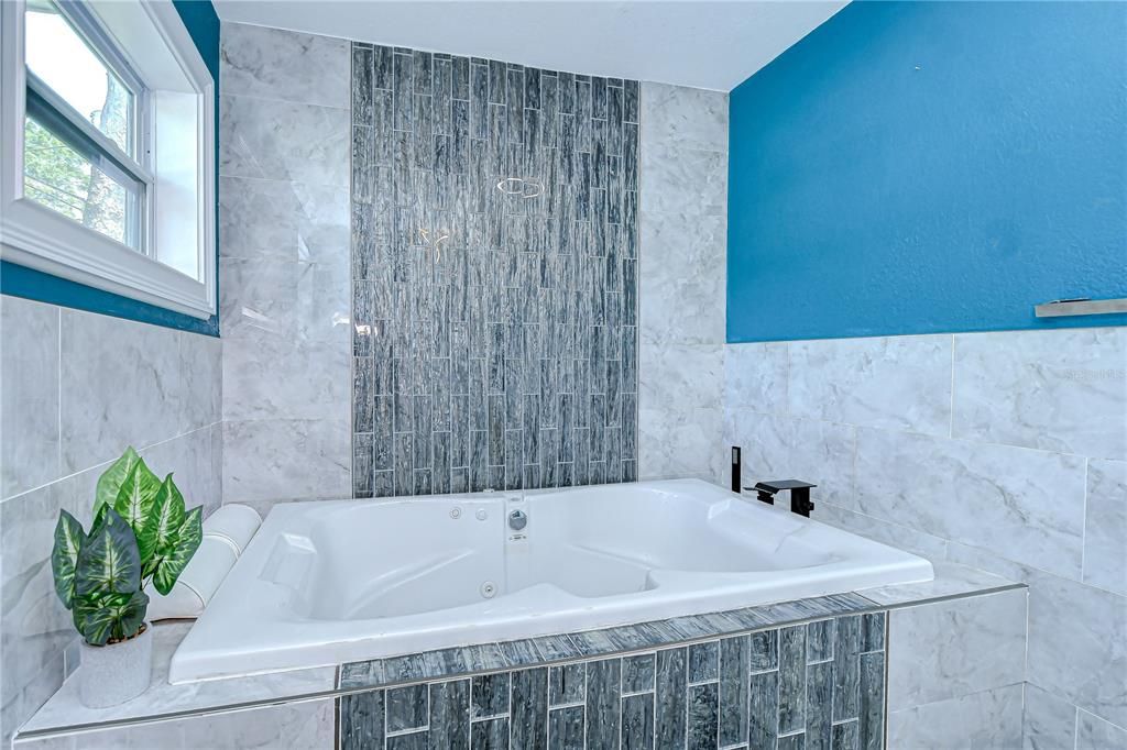For Sale: $419,900 (3 beds, 2 baths, 1090 Square Feet)