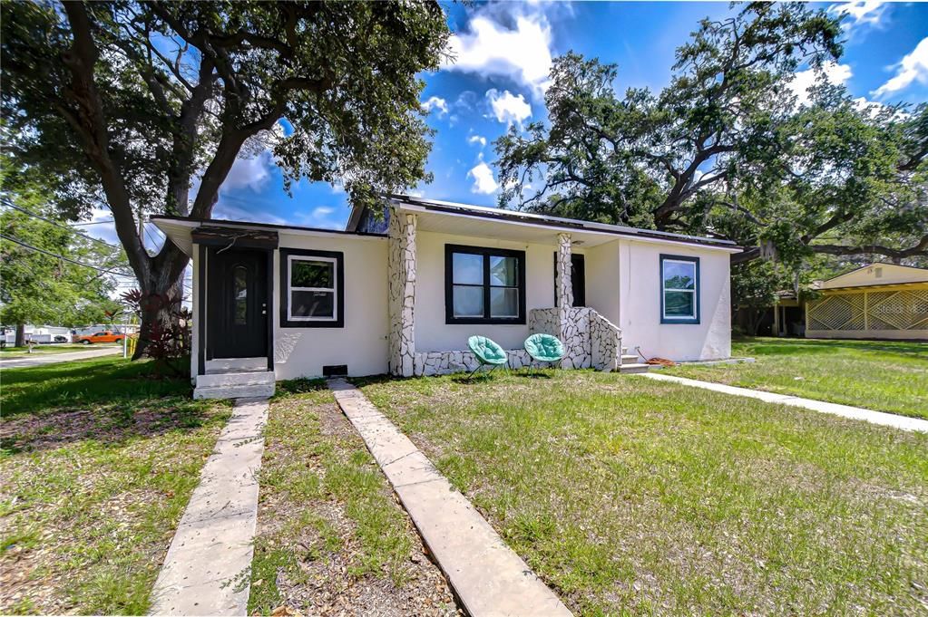 For Sale: $419,900 (3 beds, 2 baths, 1090 Square Feet)