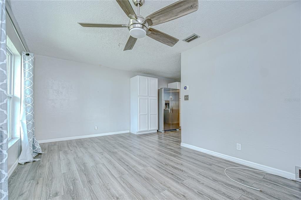 For Sale: $419,900 (3 beds, 2 baths, 1090 Square Feet)